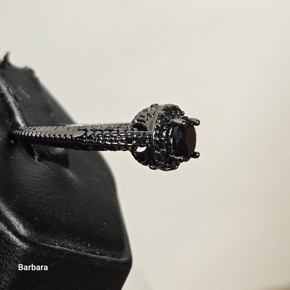 Vintage Black Onyx and Marcasite Ring, Size 8 - Picture 2 of 6